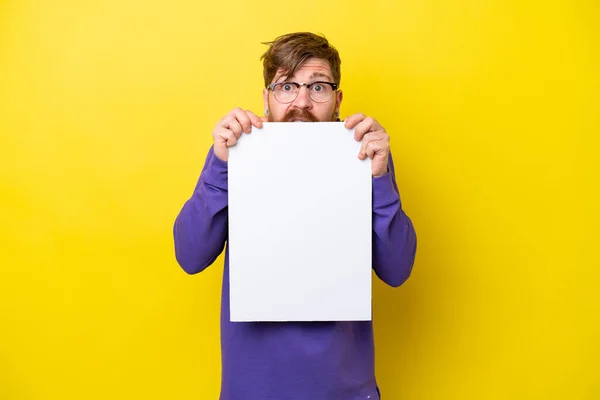 Redhead Man Beard Isolated Yellow Background Holding Empty Placard Hiding — ストック写真