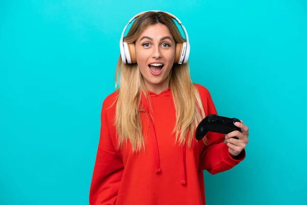 Young Uruguayan Woman Playing Video Game Controller Isolated Blue Surprise —  Fotos de Stock