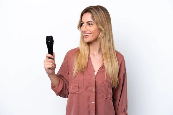Singer Uruguayan Woman Picking Microphone Isolated White Background Looking Side — Stock Photo, Image