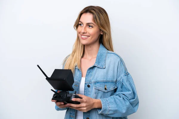 Jeune Femme Uruguayenne Tenant Une Télécommande Drone Isolé Sur Fond — Photo