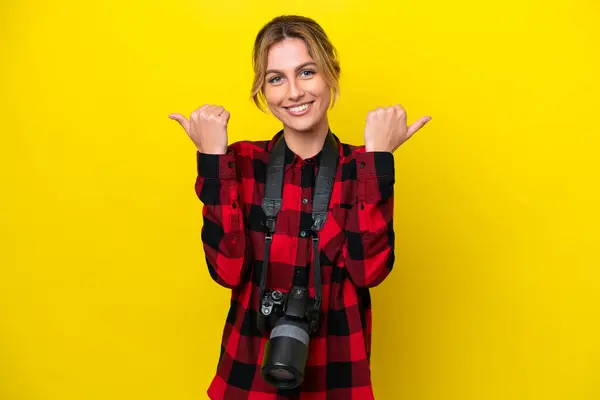 Uruguayan Photographer Woman Isolated Yellow Background Thumbs Gesture Smiling —  Fotos de Stock