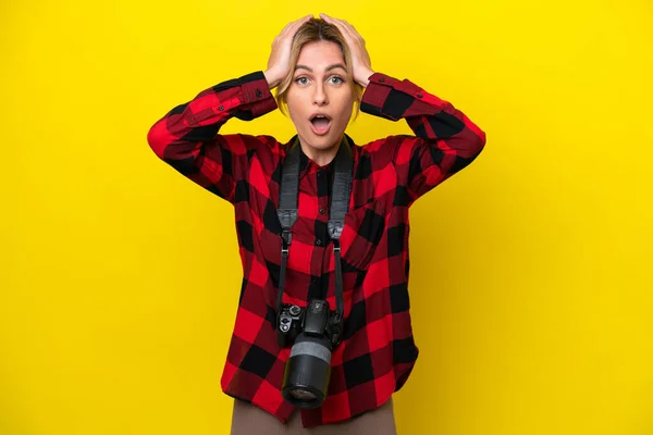 Uruguayan Photographer Woman Isolated Yellow Background Surprise Expression —  Fotos de Stock