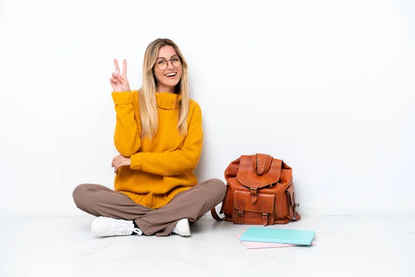 Uruguayenne Étudiante Femme Assise Plancher Isolé Sur Fond Blanc Souriant — Photo