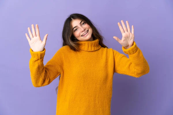 Jovem Caucasiana Isolada Fundo Roxo Contando Dez Com Dedos — Fotografia de Stock