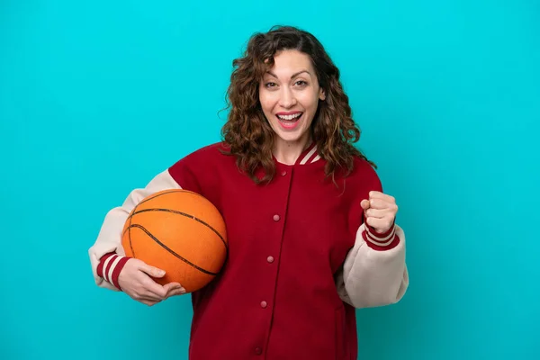 Young Caucasian Basketball Player Woman Isolated Blue Background Celebrating Victory — Foto de Stock