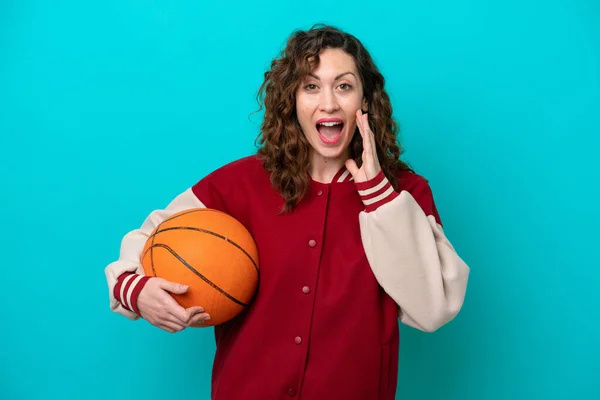 Young Caucasian Basketball Player Woman Isolated Blue Background Surprise Shocked — Stock Photo, Image