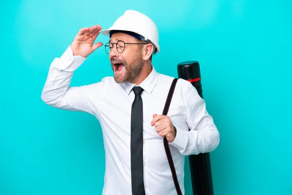 Middelbare Leeftijd Architect Man Met Helm Het Houden Van Blauwdrukken — Stockfoto