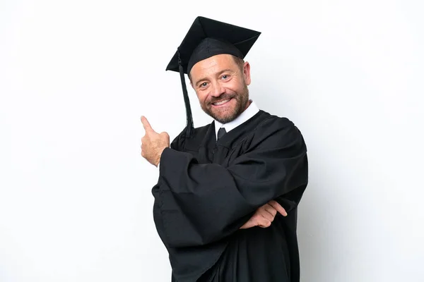 Moyen Age Universitaire Diplômé Homme Isolé Sur Fond Blanc Pointant — Photo