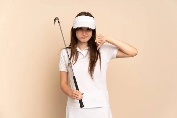 Jovem Ucraniana Golfista Menina Isolado Fundo Bege Mostrando Polegar Para — Fotografia de Stock