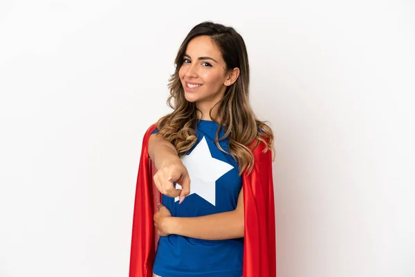 Super Hjälte Kvinna Över Isolerad Vit Bakgrund Pekar Finger Dig — Stockfoto