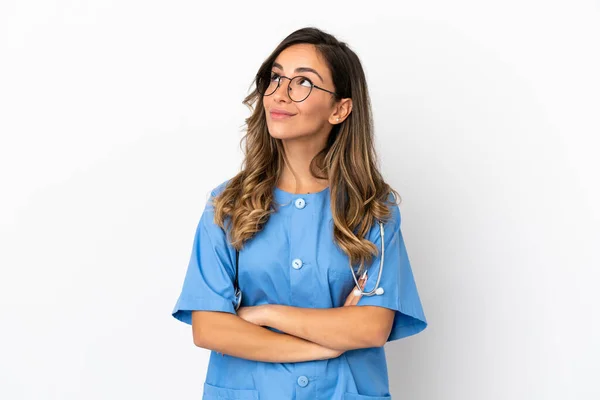 Young Surgeon Doctor Woman Isolated White Wall Looking While Smiling — Fotografia de Stock
