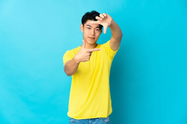 Young Chinese Man Isolated Blue Background Focusing Face Framing Symbol — Foto de Stock