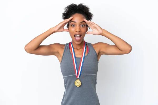 Joven Mujer Afroamericana Con Medallas Aisladas Sobre Fondo Blanco Con —  Fotos de Stock