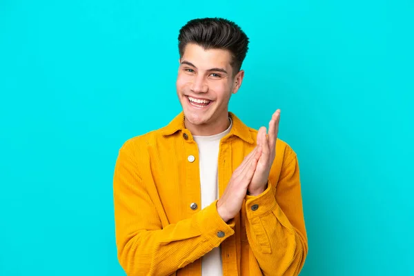 Young Handsome Caucasian Man Isolated Blue Bakcground Applauding Presentation Conference — стоковое фото