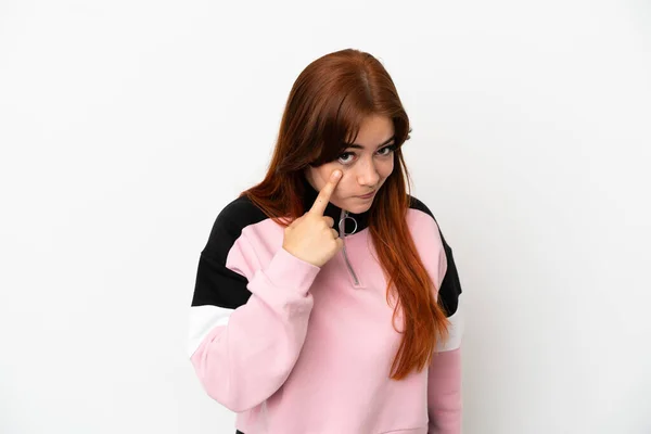 Young Redhead Woman Isolated White Background Showing Something — 스톡 사진