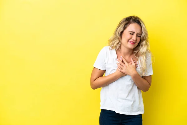 Young Brazilian Woman Isolated Yellow Background Having Pain Heart — Foto Stock