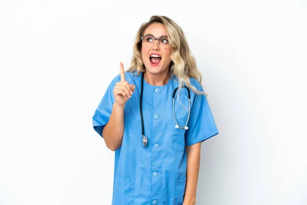 Brazylijski Chirurg Lekarz Kobieta Odosobnionym Tle Myśli Pomysł Wskazując Palcem — Zdjęcie stockowe