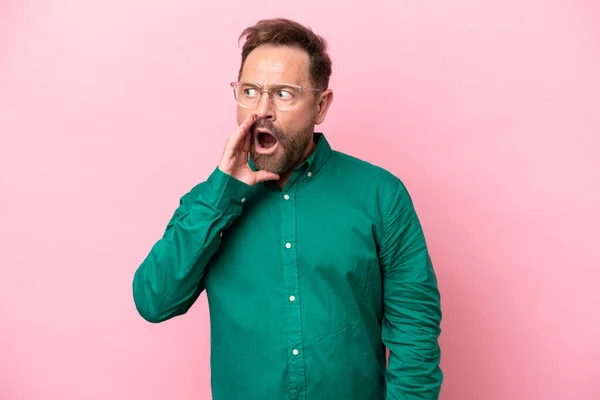 Middle Age Caucasian Man Isolated Pink Background Whispering Something Surprise — Stock Photo, Image