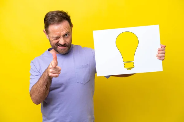 Middle Age Caucasian Man Isolated Yellow Background Holding Placard Bulb — Stok fotoğraf