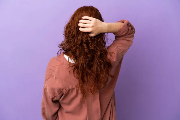 Teenager Redhead Girl Isolated Purple Background Back Position Thinking —  Fotos de Stock