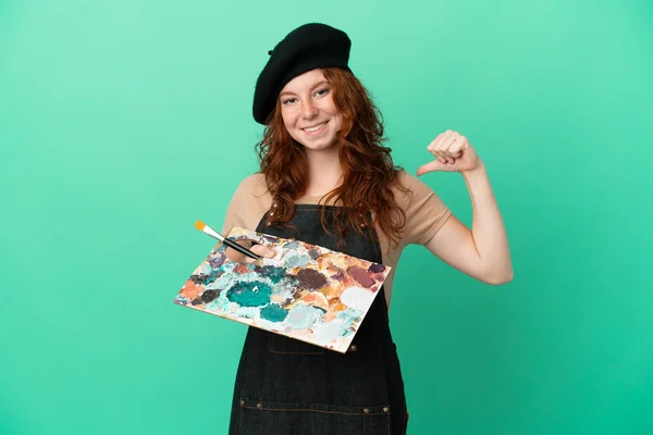 Teenager Redhead Artist Holding Palette Isolated Green Background Proud Self — Stock Photo, Image