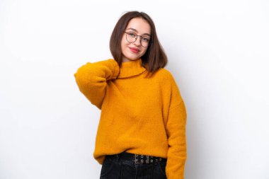 Genç Ukraynalı kadın beyaz arka planda izole edilmiş gülüyor.