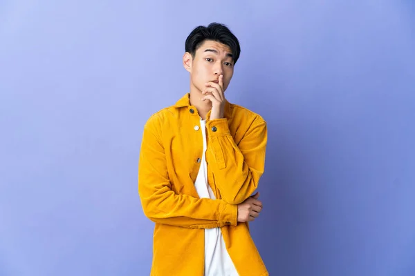 Young Chinese Man Isolated Purple Background Surprised Shocked While Looking — Stock Photo, Image