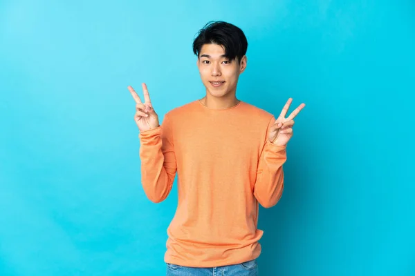 Young Chinese Man Isolated Blue Background Showing Victory Sign Both — Stockfoto