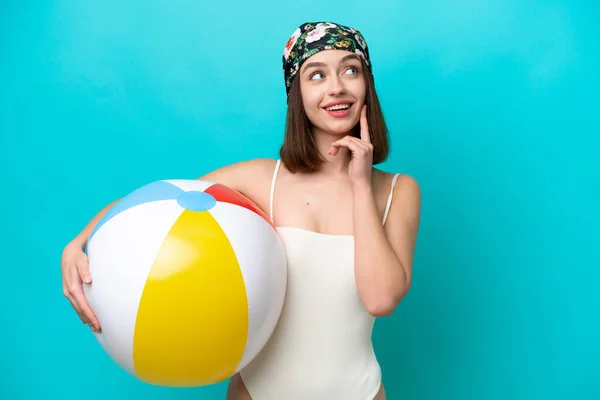 Young Ukrainian Woman Holding Beach Ball Isolated Blue Background Thinking — Stok fotoğraf