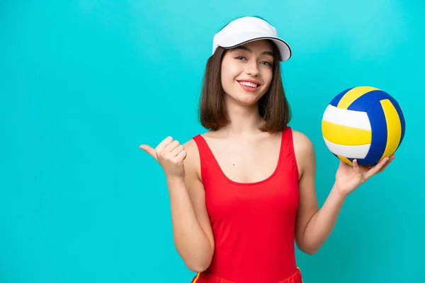 Young Ukrainian Woman Playing Volleyball Beach Isolated Blue Background Pointing — Stok fotoğraf