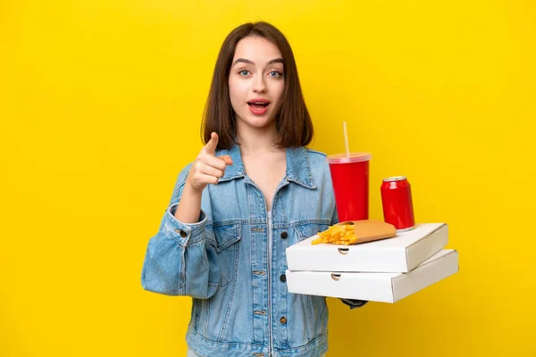 Young Ukrainian Woman Holding Fast Food Isolated Yellow Background Surprised — 스톡 사진
