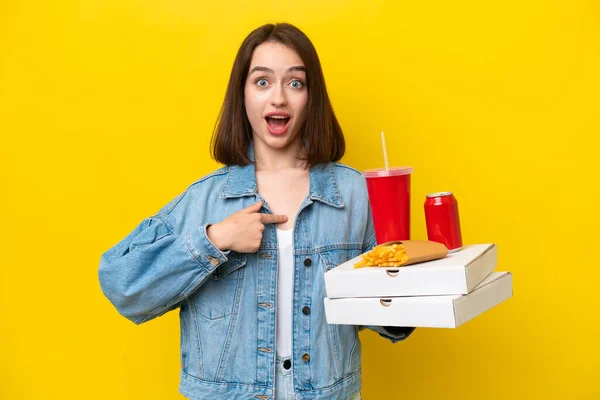 Young Ukrainian Woman Holding Fast Food Isolated Yellow Background Surprise — 스톡 사진