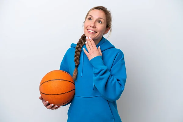 Jonge Kaukasische Vrouw Spelen Basketbal Geïsoleerd Witte Achtergrond Zoek Omhoog — Stockfoto