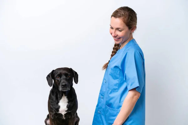 Jovem Veterinária Mulher Com Cão Isolado Fundo Branco Com Expressão — Fotografia de Stock