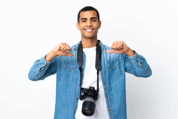Fiatal Afro Amerikai Fotós Férfi Elszigetelt Fehér Háttér Büszke Önelégült — Stock Fotó