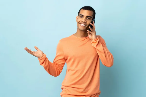 African American Man Isolated Background Keeping Conversation Mobile Phone Someone — Stock Fotó