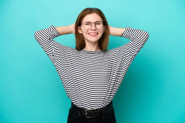 Jong Engels Vrouw Geïsoleerd Blauwe Achtergrond Lachen — Stockfoto