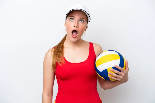 Young Caucasian Woman Playing Volleyball Isolated White Background Looking Surprised — Foto Stock