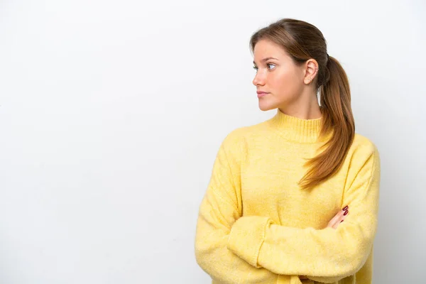 Junge Kaukasische Frau Isoliert Auf Weißem Hintergrund Die Arme Verschränkt — Stockfoto