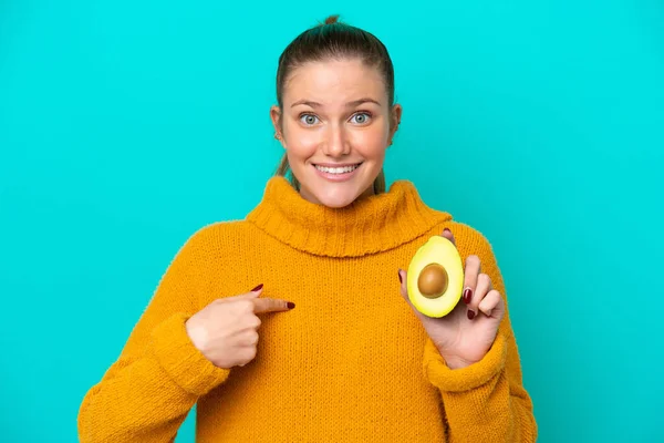 Young Caucasian Woman Holding Avocado Isolated Blue Background Surprise Facial — Photo