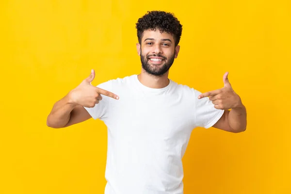 Young Moroccan Man Isolated Yellow Background Proud Self Satisfied — Stockfoto