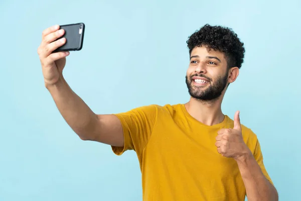 Young Moroccan Man Isolated Blue Background Making Selfie Mobile Phone —  Fotos de Stock