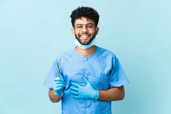 Moroccan Dentist Man Holding Tools Isolated Blue Background Smiling Lot — стоковое фото