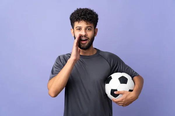 Handsome Moroccan Young Football Player Man Isolated Purple Background Surprise — Foto Stock
