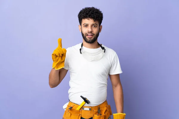 Young Electrician Moroccan Man Isolated Purple Background Thinking Idea Pointing — Stock Fotó