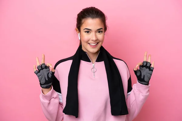 Young Sport Brazilian Woman Isolated Pink Background Showing Sign Fingers — Foto Stock