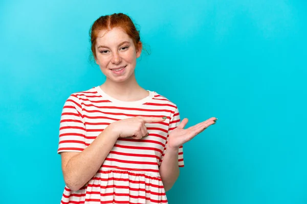 Young Reddish Woman Isolated Blue Background Holding Copyspace Imaginary Palm — Stock Photo, Image