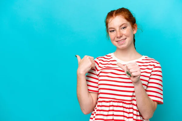 Young Reddish Woman Isolated Blue Background Pointing Side Present Product —  Fotos de Stock