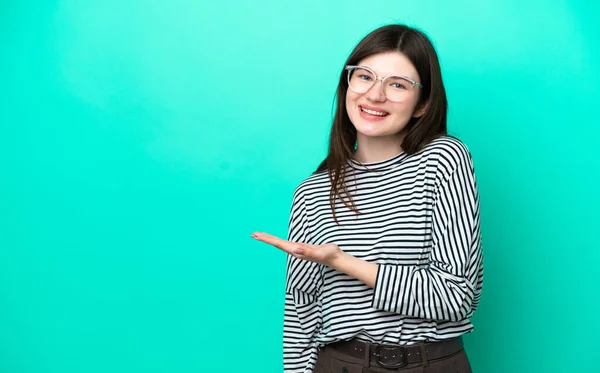 Young Russian Woman Isolated Green Background Presenting Idea While Looking — Foto de Stock