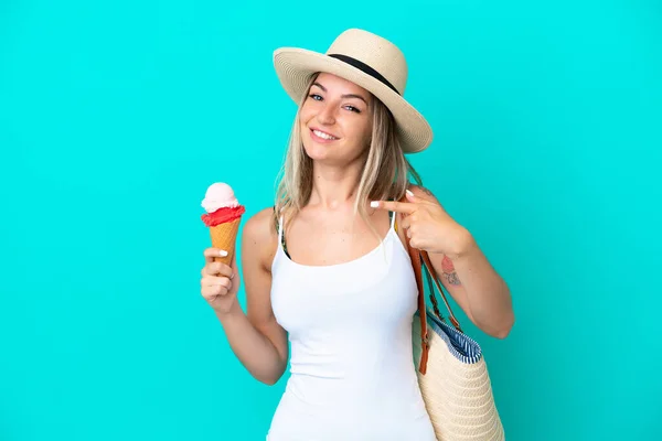 Young Romanian Woman Holding Ice Cream Beach Bag Isolated Blue — стокове фото